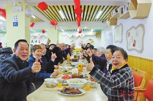 一餐热饭托起老人幸福“食”光